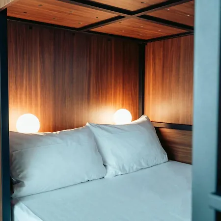 Otel Jost Centre Gare Saint Jean 3*