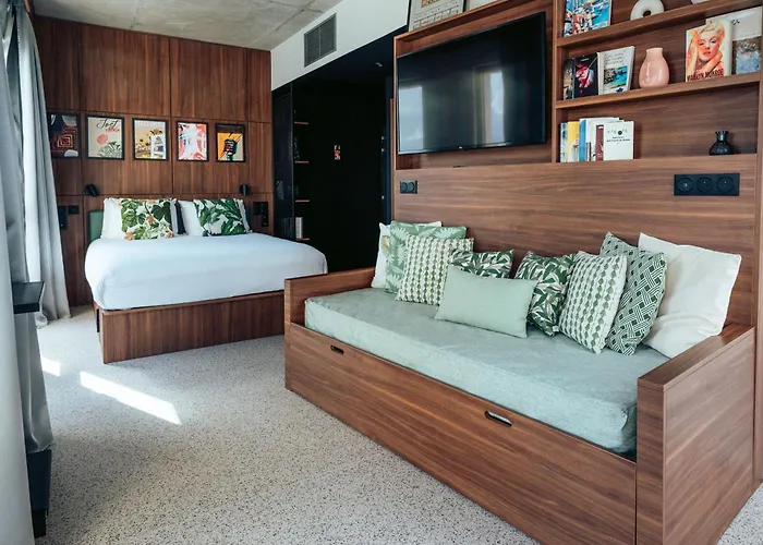 Hotel Jost Centre Gare Saint Jean 3*